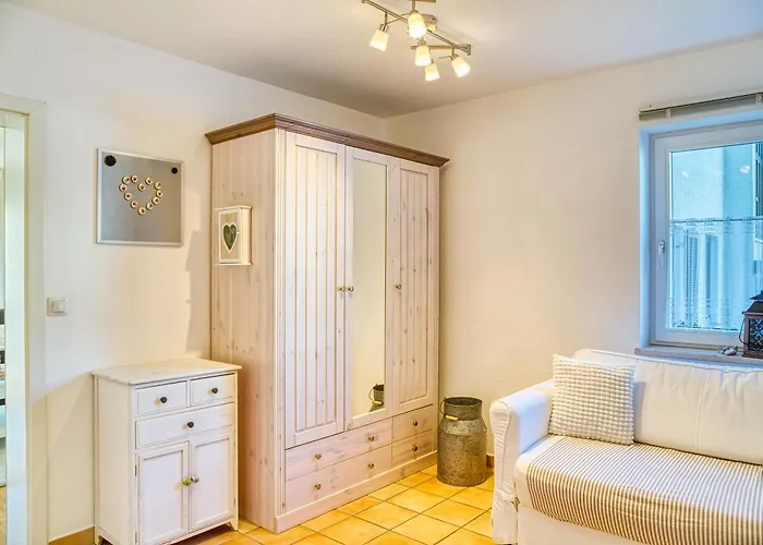 Zum Marillchen By Loewenherz - 2 Sz, Familienfreude, Pfotenglueck * Mittenwald