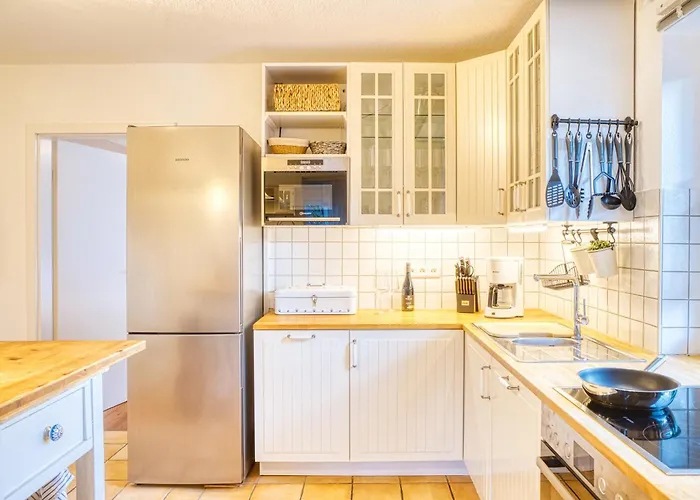 Zum Marillchen By Loewenherz - 2 Sz, Familienfreude, Pfotenglueck * Mittenwald